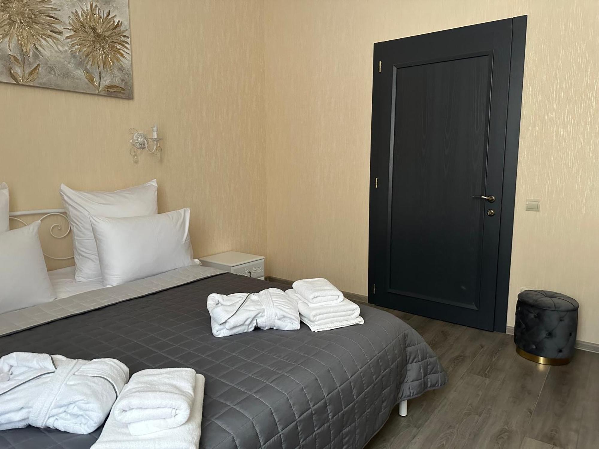 Centralnyi Hotel Poltava Exteriör bild