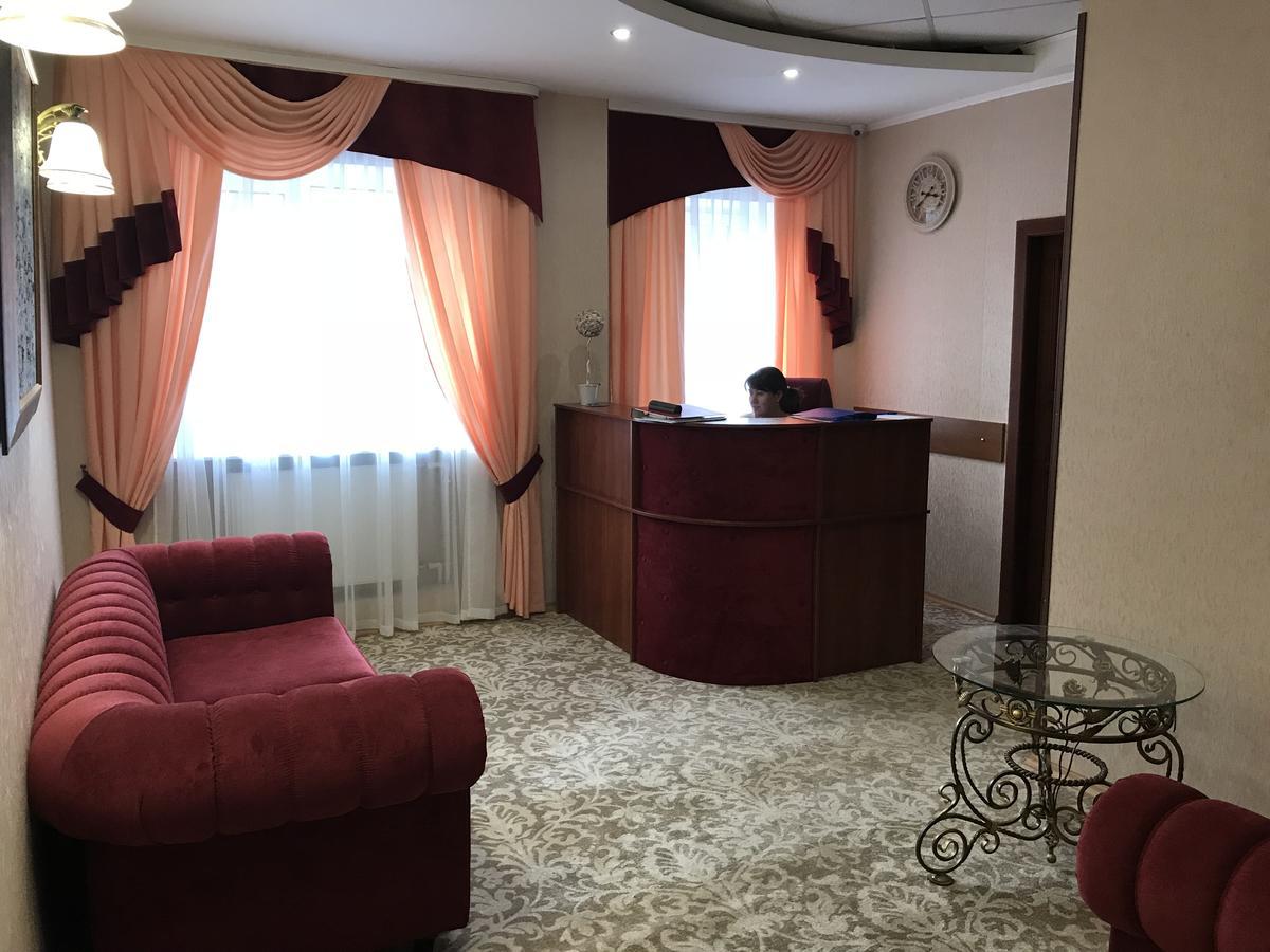 Centralnyi Hotel Poltava Exteriör bild