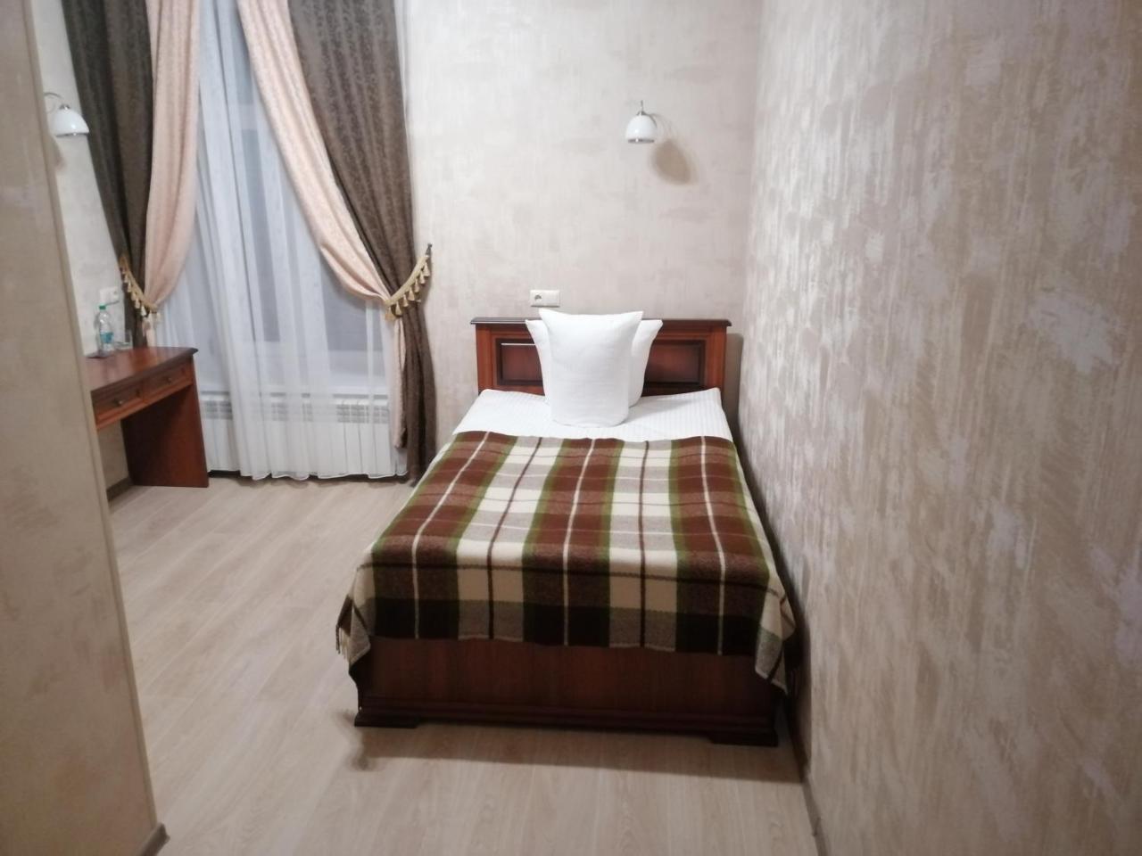 Centralnyi Hotel Poltava Exteriör bild